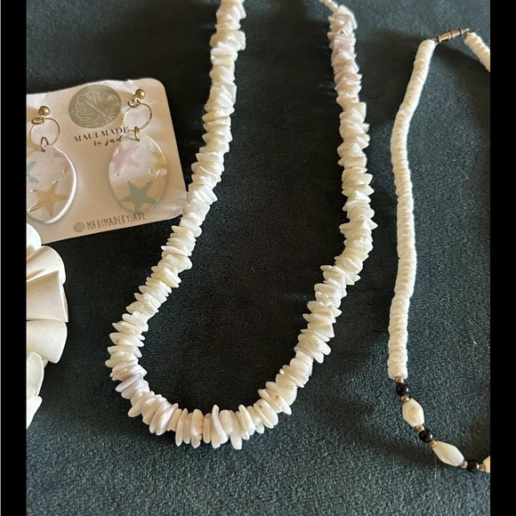 FINAL CLEARANCE VINTAGE (3) PUKA SHELL/MOTHER OF PEARL NECKLACES/PAIR EARRINGS - Picture 8 of 13